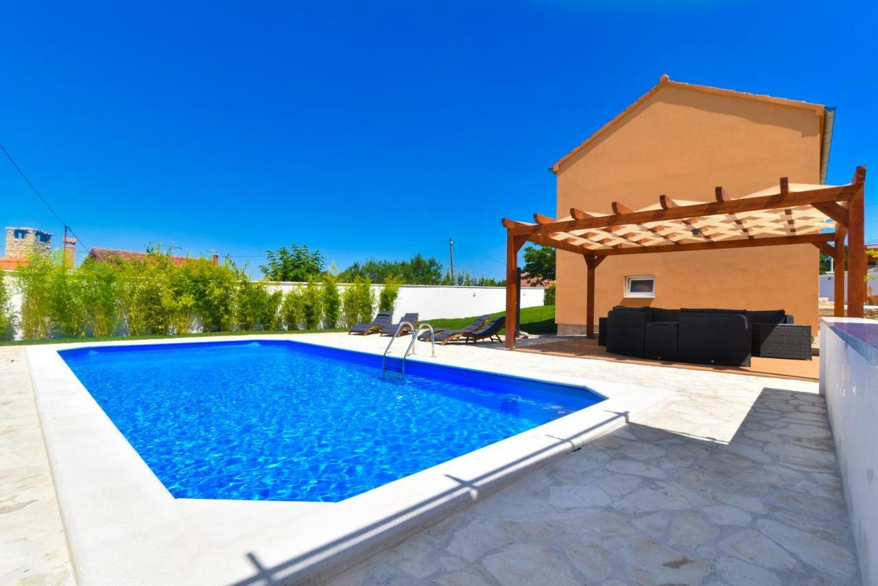 Villa Village Idylle With Heated Pool, Sauna, Jacuzzy And Private Parking Sukošan Extérieur photo