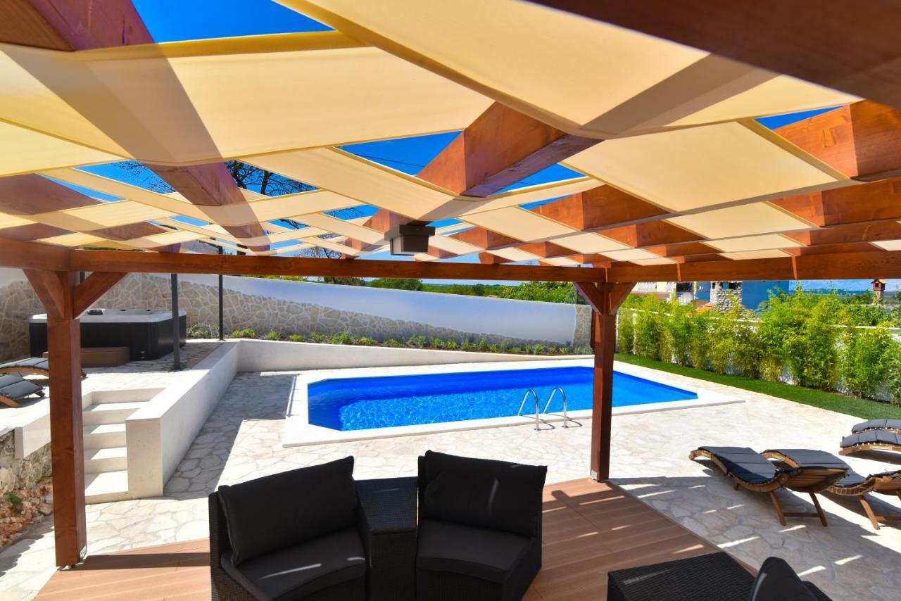 Villa Village Idylle With Heated Pool, Sauna, Jacuzzy And Private Parking Sukošan Extérieur photo