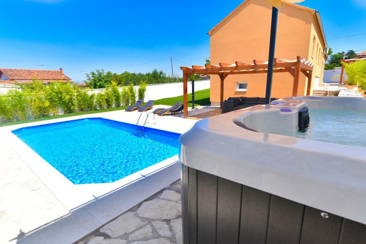 Villa Village Idylle With Heated Pool, Sauna, Jacuzzy And Private Parking Sukošan Extérieur photo