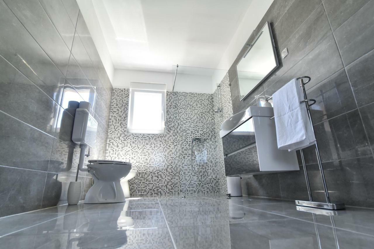 Villa Village Idylle With Heated Pool, Sauna, Jacuzzy And Private Parking Sukošan Extérieur photo