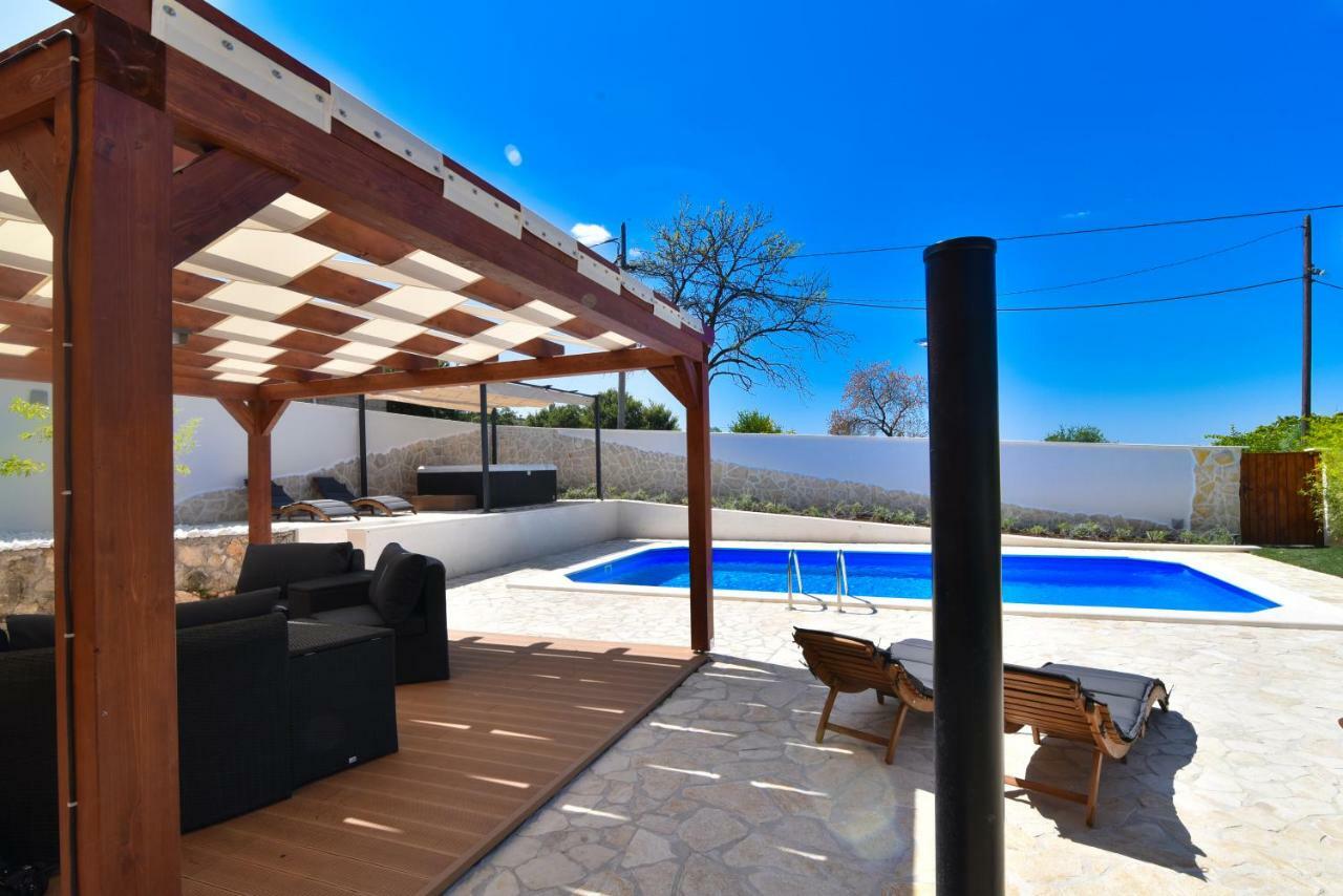 Villa Village Idylle With Heated Pool, Sauna, Jacuzzy And Private Parking Sukošan Extérieur photo