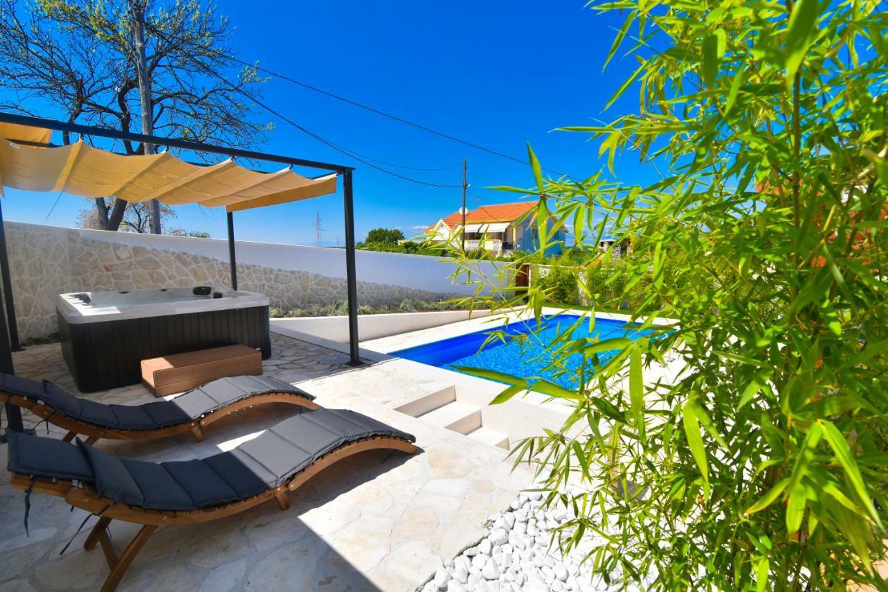 Villa Village Idylle With Heated Pool, Sauna, Jacuzzy And Private Parking Sukošan Extérieur photo