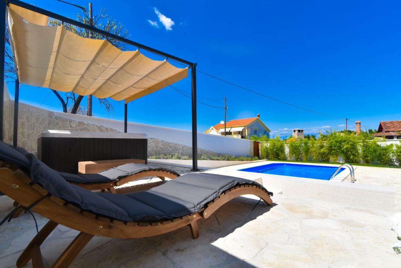 Villa Village Idylle With Heated Pool, Sauna, Jacuzzy And Private Parking Sukošan Extérieur photo