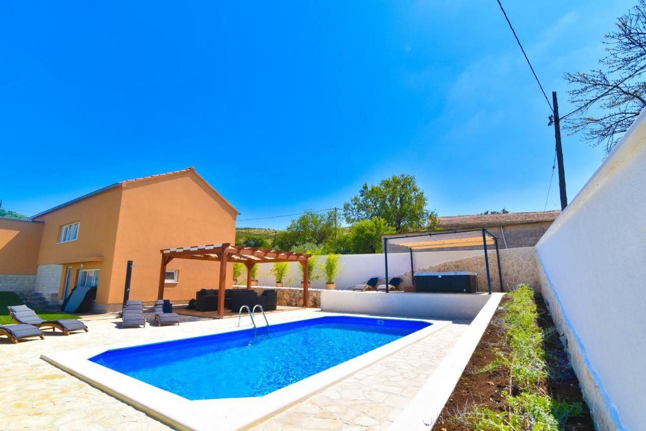 Villa Village Idylle With Heated Pool, Sauna, Jacuzzy And Private Parking Sukošan Extérieur photo