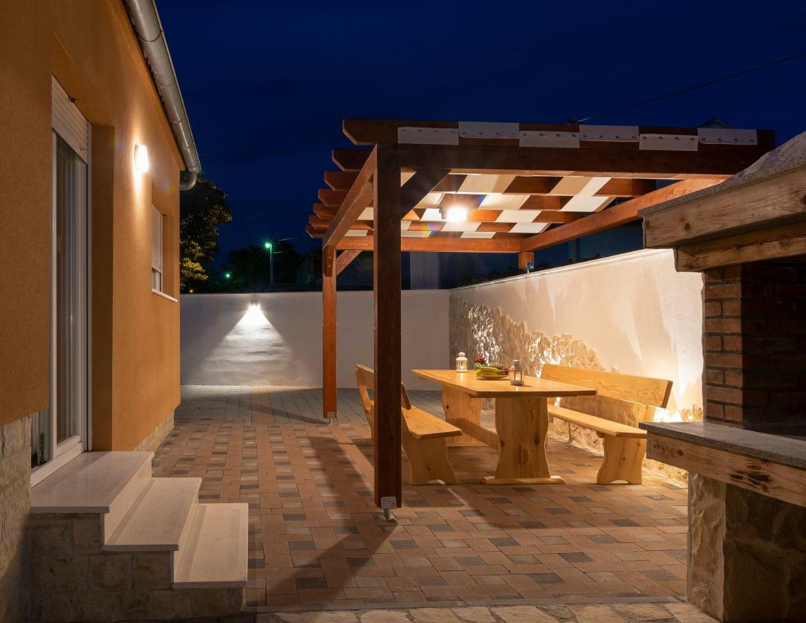 Villa Village Idylle With Heated Pool, Sauna, Jacuzzy And Private Parking Sukošan Extérieur photo