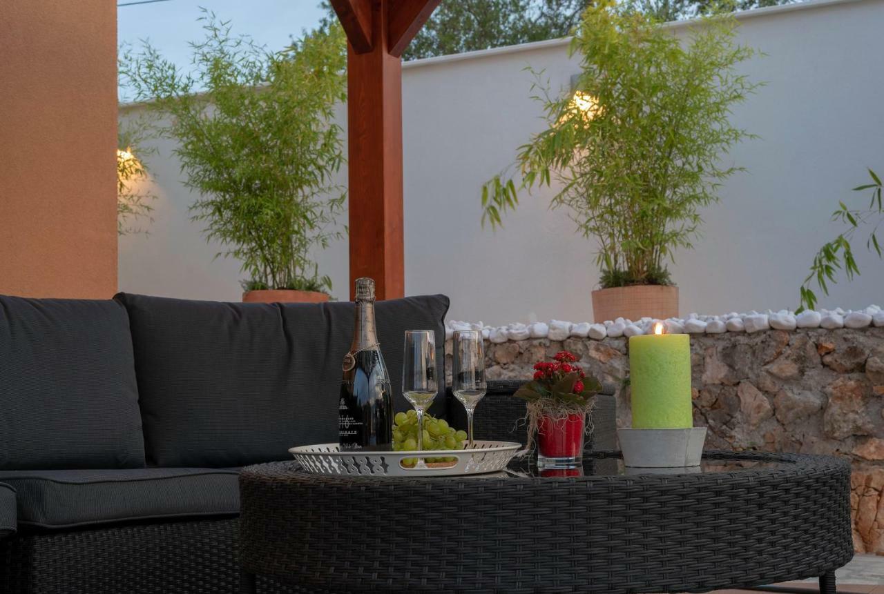 Villa Village Idylle With Heated Pool, Sauna, Jacuzzy And Private Parking Sukošan Extérieur photo
