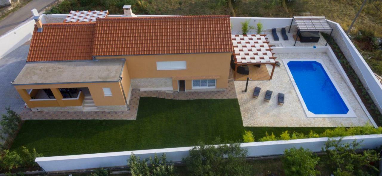 Villa Village Idylle With Heated Pool, Sauna, Jacuzzy And Private Parking Sukošan Extérieur photo