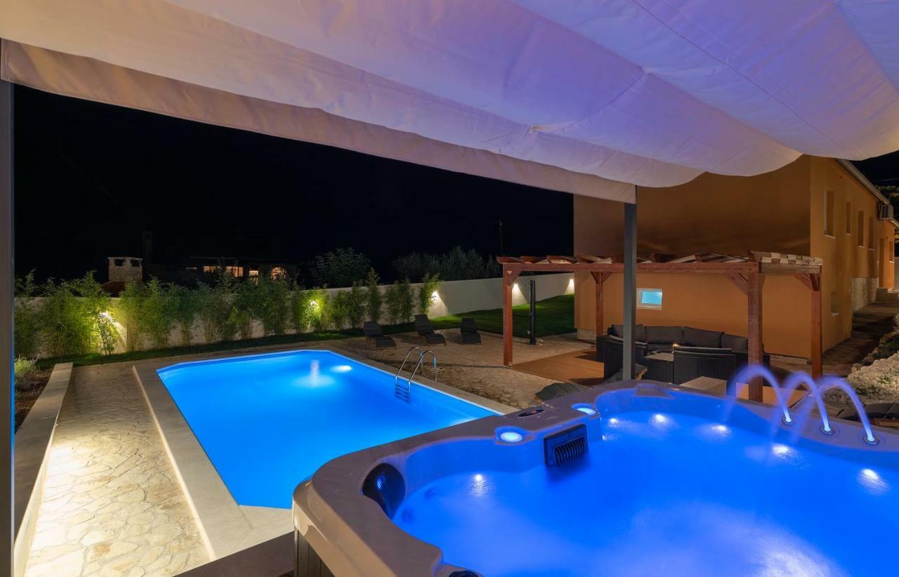 Villa Village Idylle With Heated Pool, Sauna, Jacuzzy And Private Parking Sukošan Extérieur photo